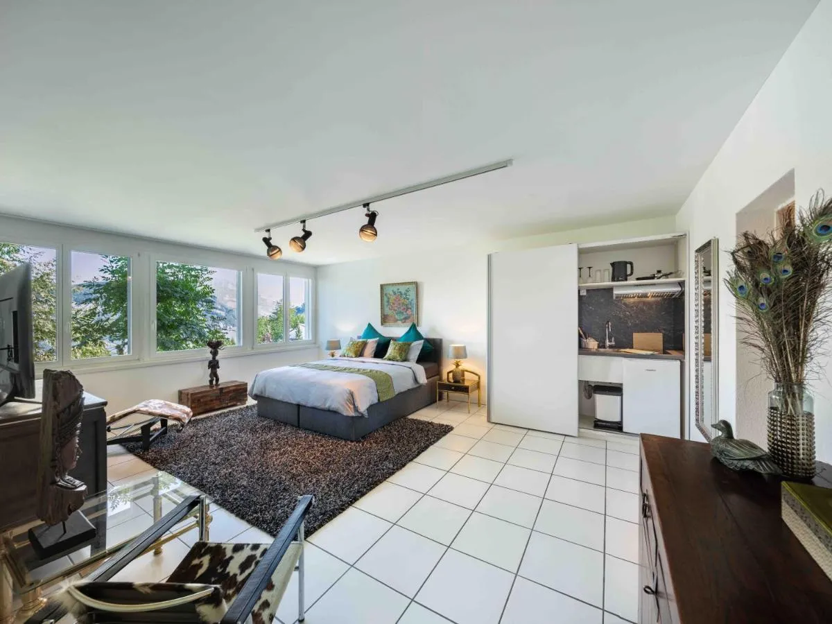 Image 4 of Villa Ysara, 7 Bedroom Pool Villa with lake Lucerne View