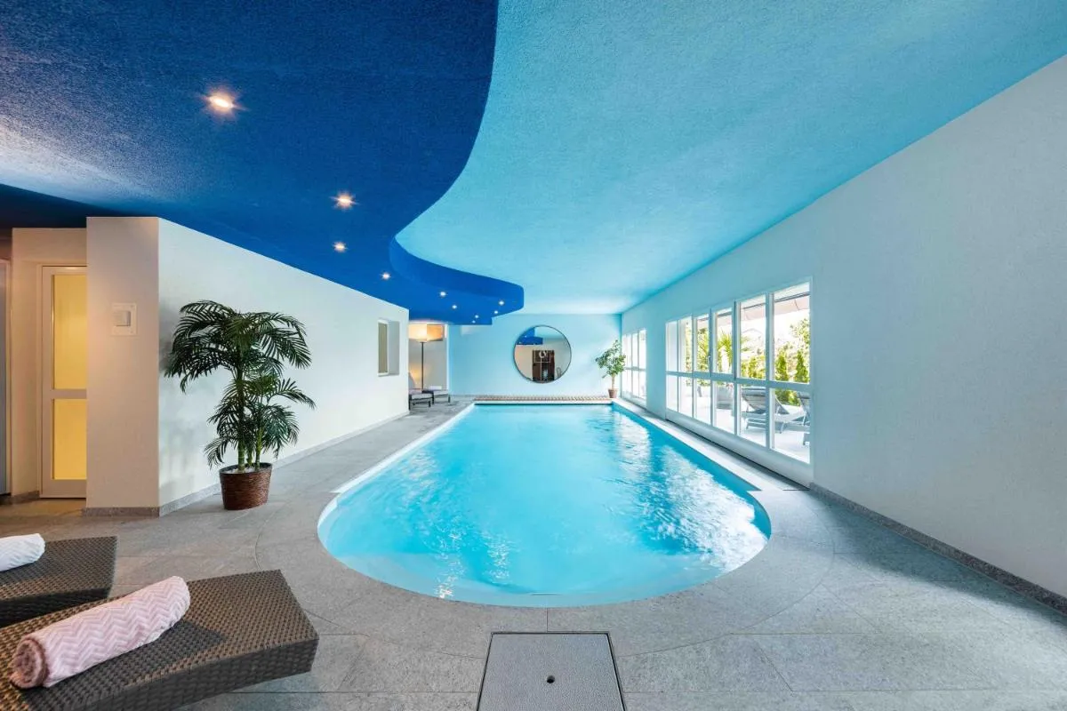 Image 2 of Villa Ysara, 7 Bedroom Pool Villa with lake Lucerne View